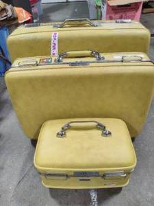 lot 98 image: Vintage Hardshell Luggage