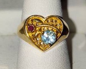 lot 107 image: 10K Heart Ring wTopaz (sz6)
