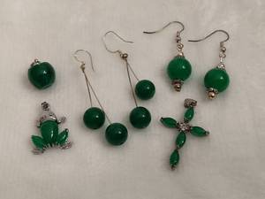 lot 109 image: Jade () Pierced Earrings & Pendants