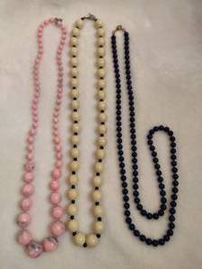 lot 113 image: Costume Beaded Necklaces