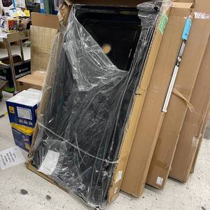 lot 145 image: Swiss Madison Voltaire 60 in. x 32 in. Right-Hand Drain Shower Base in Black