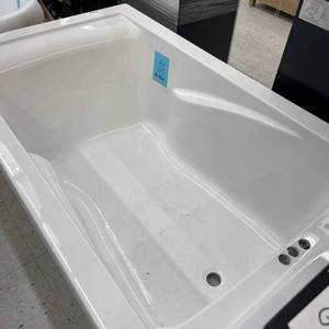 lot 189 image: American Standard EverClean 60 in. x 36 in. Rectangular Soaking Bathtub with Reversible Hand Drain in White