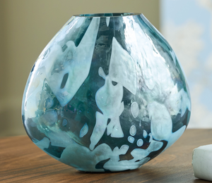 lot 204 image: Ashley Cartshaw 2000738 Vase