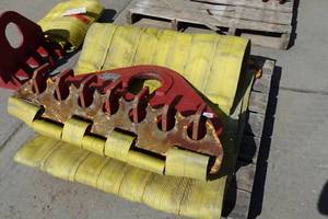 lot 33 image: Bishop Pipeline Lifting Head with 11 6 Sling