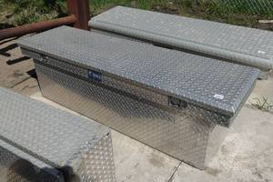 lot 44 image: UWS Cross Bed Deep Well Aluminum Toolbox for ChevroletGMC