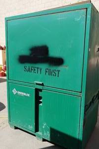 lot 26 image: Greenlee 8060DLX Field Office Jobsite Gang Box