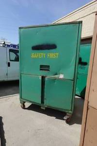 lot 25 image: Knaack Jobsite Field Office Gang Box on Casters