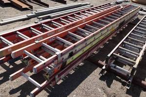lot 58 image: 3 36 Louisville Fiberglass Extension Ladders