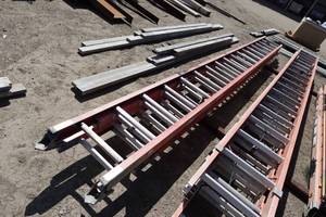 lot 59 image: 2 36 Louisville Fiberglass Extension Ladders