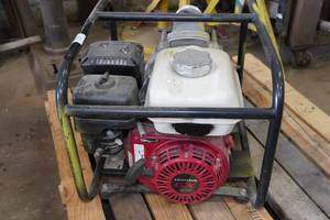 lot 19 image: Brave 3 Trash Pump - Honda Gas Engine - 272 GPM
