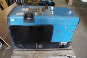 lot 17 image: Miller Trailblazer 302 CCCV ACDC Welder - 11000 Watt Generator