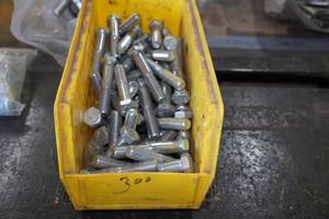 lot 194 image: Hex Head Bolts - 12 x 2-34