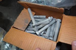 lot 197 image: Hex Head Bolts - 12 x 3-14