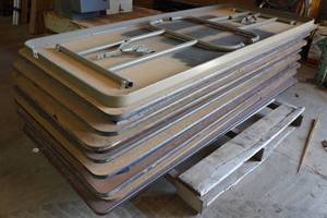 lot 211 image: Banquet Tables - 6 Long
