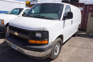 lot 4 image: 2017 Chevrolet Express Work Van - 6.0L L96 LS