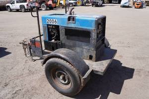 lot 10 image: Miller Bobcat 225 CCCV ACDC Welder with Trailer - 8000 Watt Generator