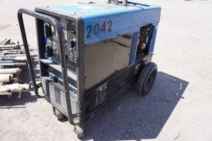 lot 13 image: Miller Bobcat 250 CCCV ACDC Welder with 10000 Watt Generator