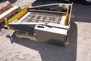 lot 15 image: Braunability 34 x 51 Power Lift - 48