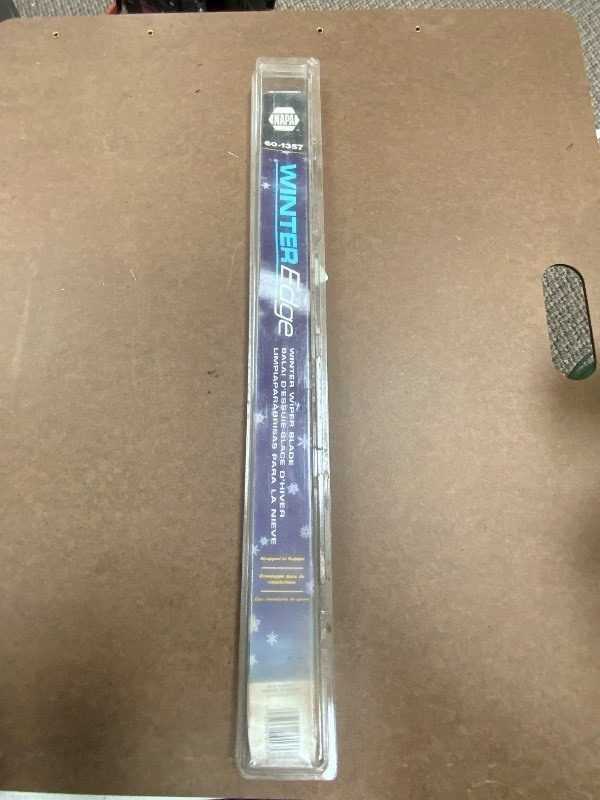 lot 32-1 image: 60-1357 WINTER EDGE WINTER WIPER BLADE