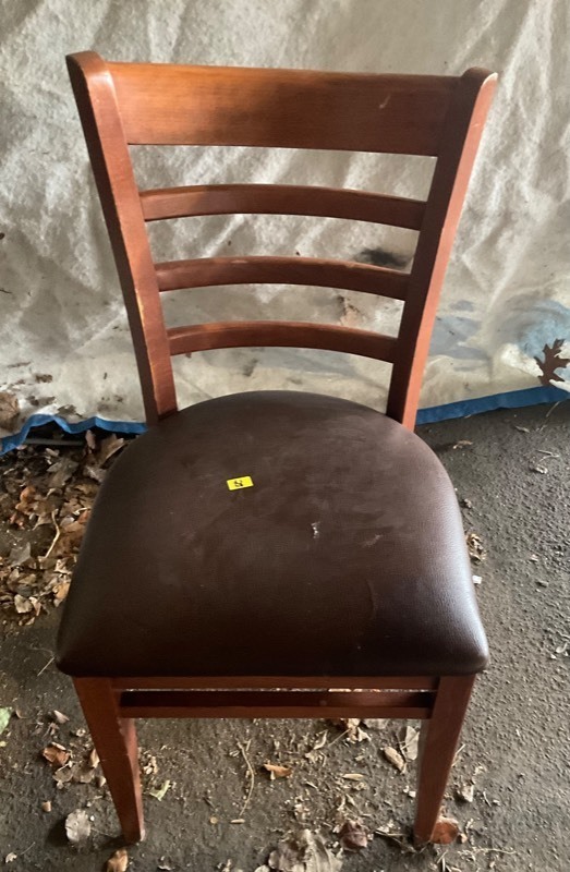 lot 8-1 image: Padded chair