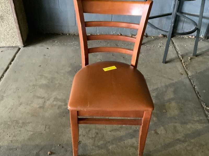 lot 10-1 image: Padded chair