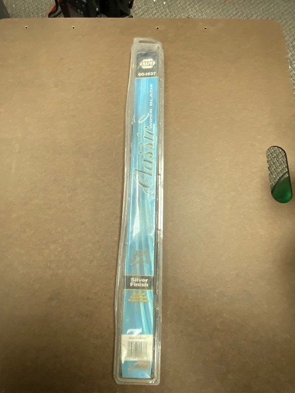 lot 27-1 image: 60-1537 Classic WIPER BLADE
