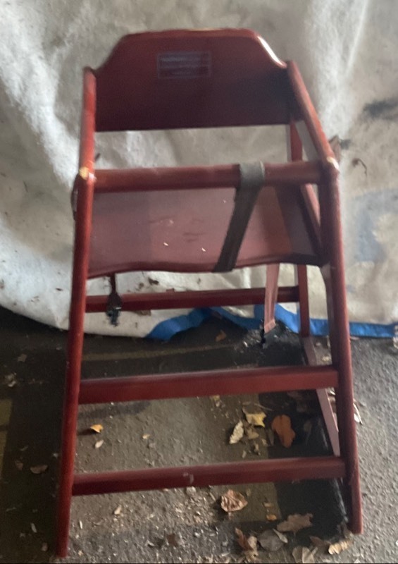 lot 3-1 image: kids restaurant booster seat