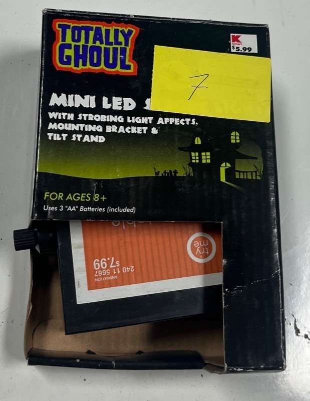 lot 7 image: Pair of led strobe lights 