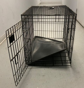 lot 16 image: PET LODGE DOG KENNEL MEDIUM