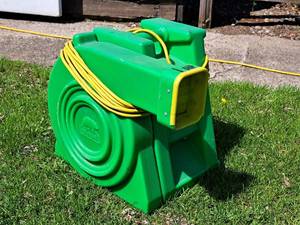 lot 11 image: B-Air Bear Power 1-HP Inflatable Blower BP-1