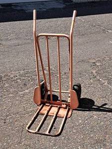 lot 17 image: Inflatable Dolly 2-wheel