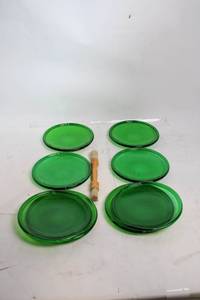lot 262 image: Set of 6 Vintage Green Glass Plates