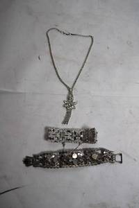 lot 264 image: Set of Vintage Silver-Toned Jewelry - Floral Necklace and Bracelets