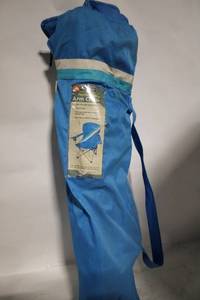 lot 276 image: Ozark Trail Fashionable Folding Arm Chair with Cup Holder