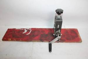 lot 294 image: Heavy-Duty Manual Label Dispenser on Wooden Base