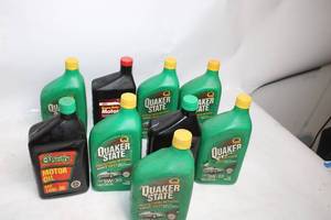 lot 18 image: Collection of 9 Quarts of Motor Oil (Quaker State & OReilly)