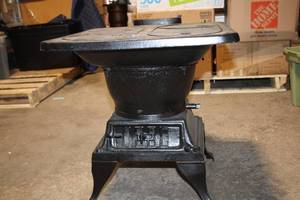 Vintage Cast Iron Wood Burning Stove with 4 Burners