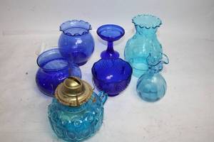 lot 34 image: Collection of 7 Blue Glass Decorative Pieces