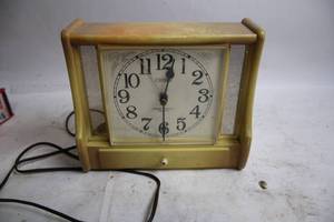 lot 91 image: Vintage Westclox Electric Chime Clock