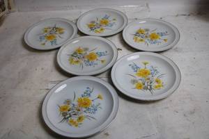 lot 100 image: Set of 6 Vintage Marsh Marigold Porcelain China Plates