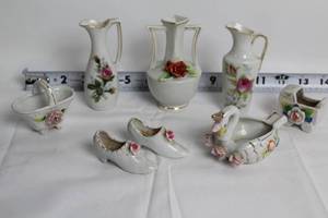 lot 111 image: Collection of 8 Vintage Japanese Porcelain Miniatures