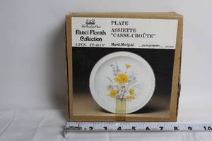 lot 125 image: Fanci Florals Collection Plate Set of 6 - Marsh Marigold Design