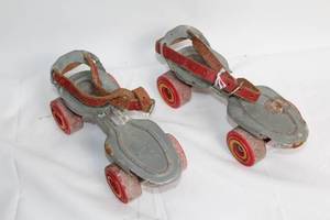 lot 133 image: Vintage Adjustable Metal Roller Skates with Red Wheels