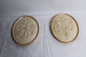 lot 134 image: Pair of Vintage Ceramic Wall Plaques with Floral Design