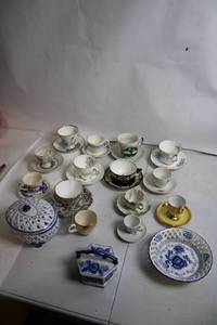 lot 143 image: Collection of 20 Vintage Porcelain Tea and Coffee Cups with Floral Designs