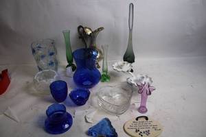 lot 157 image: Collection of 14 Vintage Glass and Metal Decorative Pieces