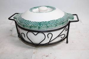 lot 158 image: Ceramic Casserole Dish with Heart Design Metal Stand