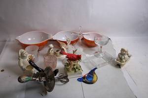 lot 161 image: Vintage Assorted Decorative Collectibles and Kitchenware Set