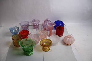 lot 162 image: Collection of Colorful Vintage Glass Bowls and Cups