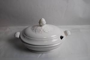 lot 15 image: Antique White Porcelain Tureen with Lid and Ornate Handles